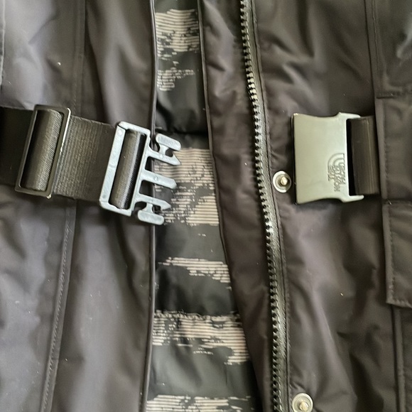 The North Face XS Women’s hooded parka with belt - Picture 6 of 12